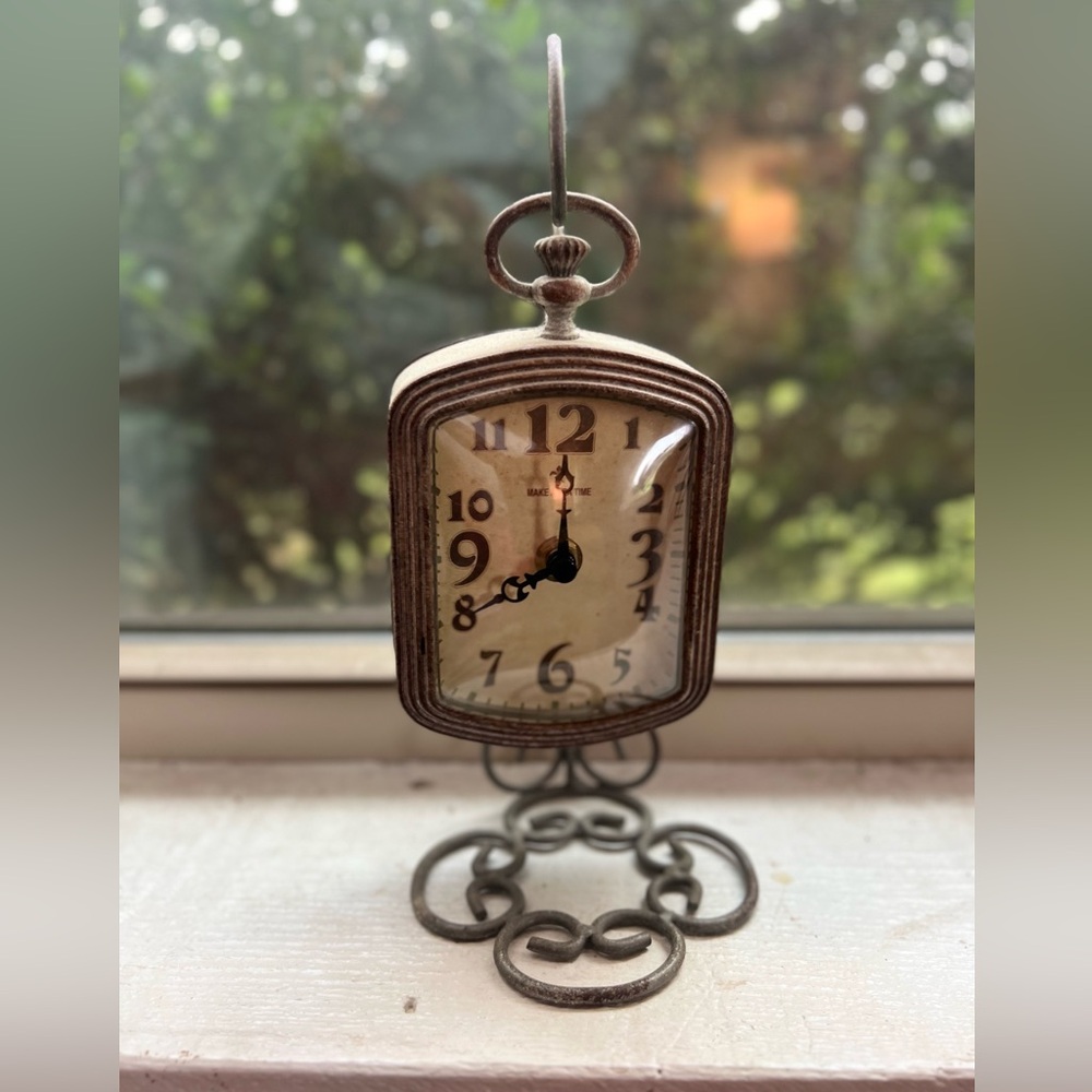 Antique hanging clock 🕰️